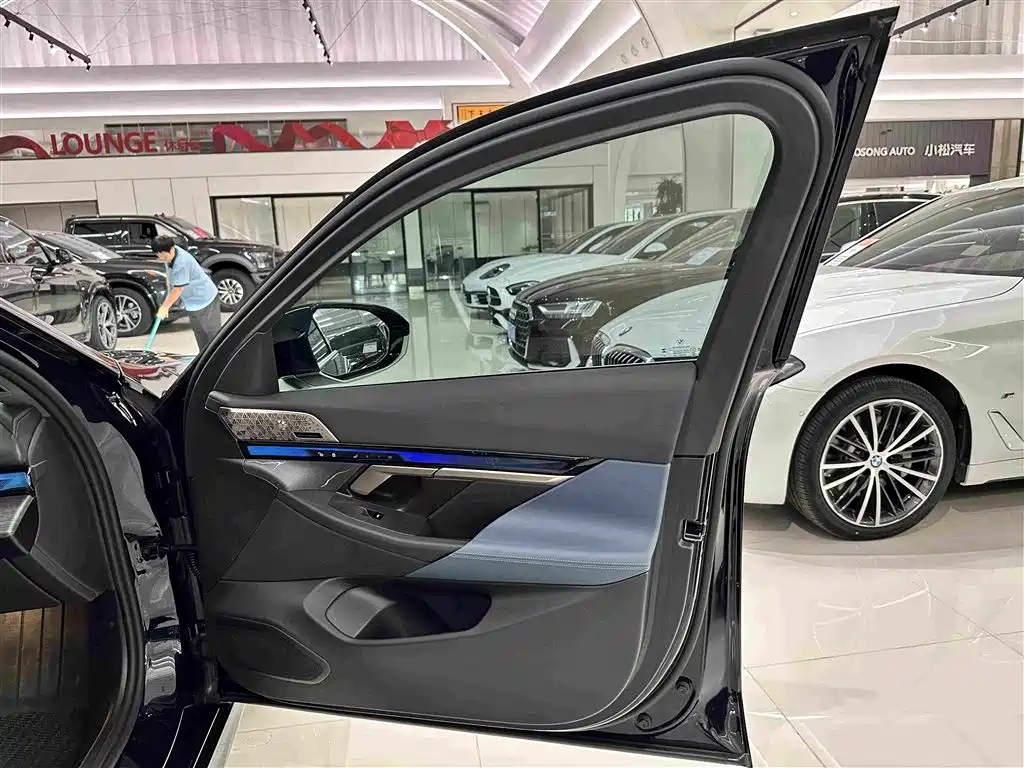 BMW 5 Series — миниатюра 33