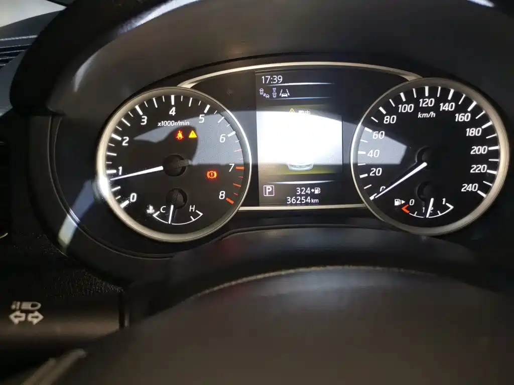 Nissan Tiida — миниатюра 13