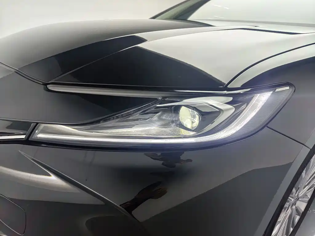 Toyota Camry — миниатюра 8