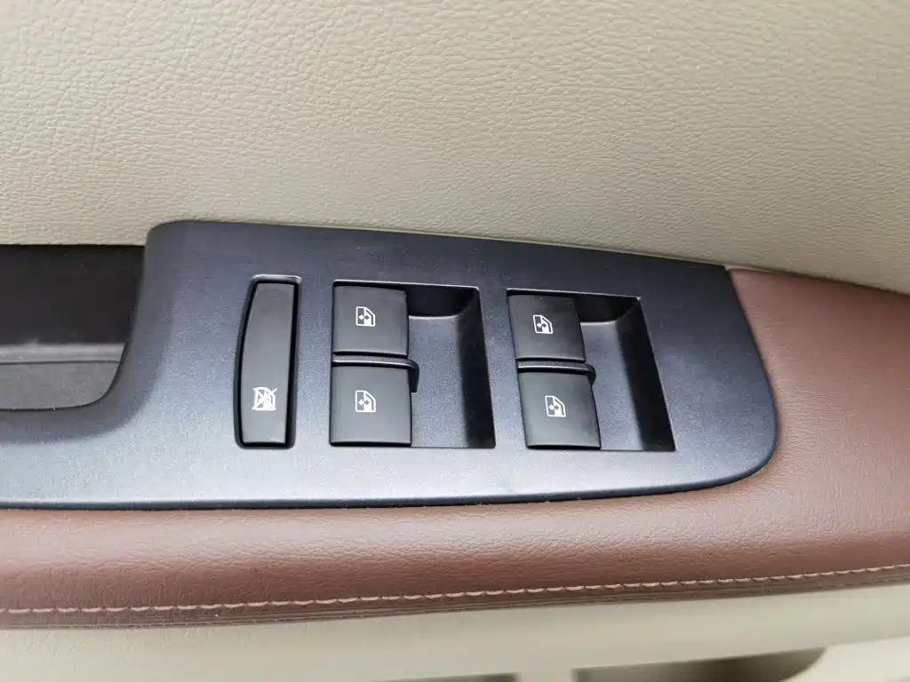 Buick GL8 — миниатюра 9