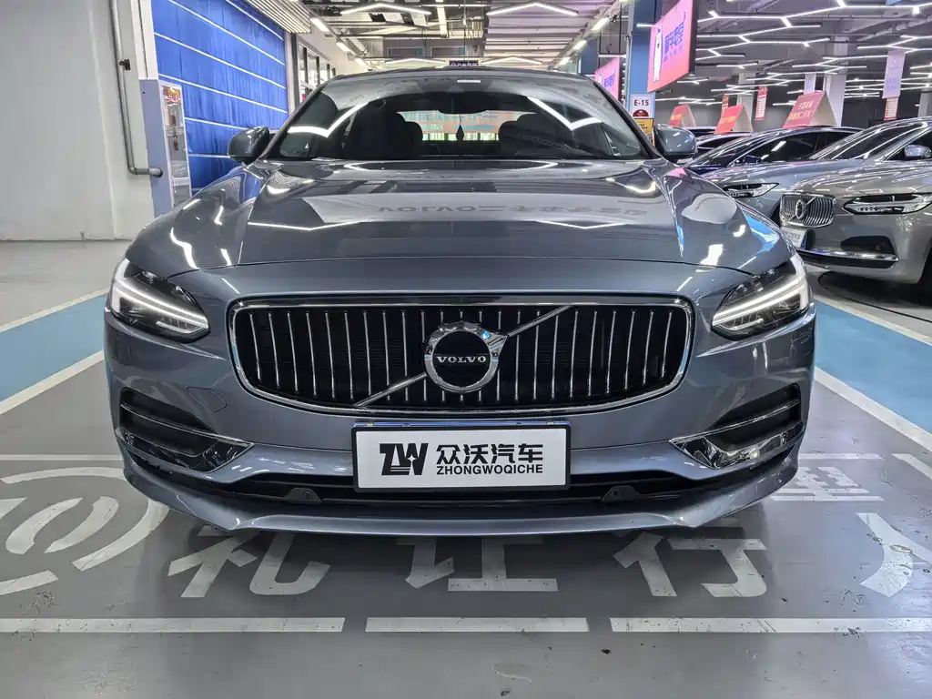 VOLVO  S90