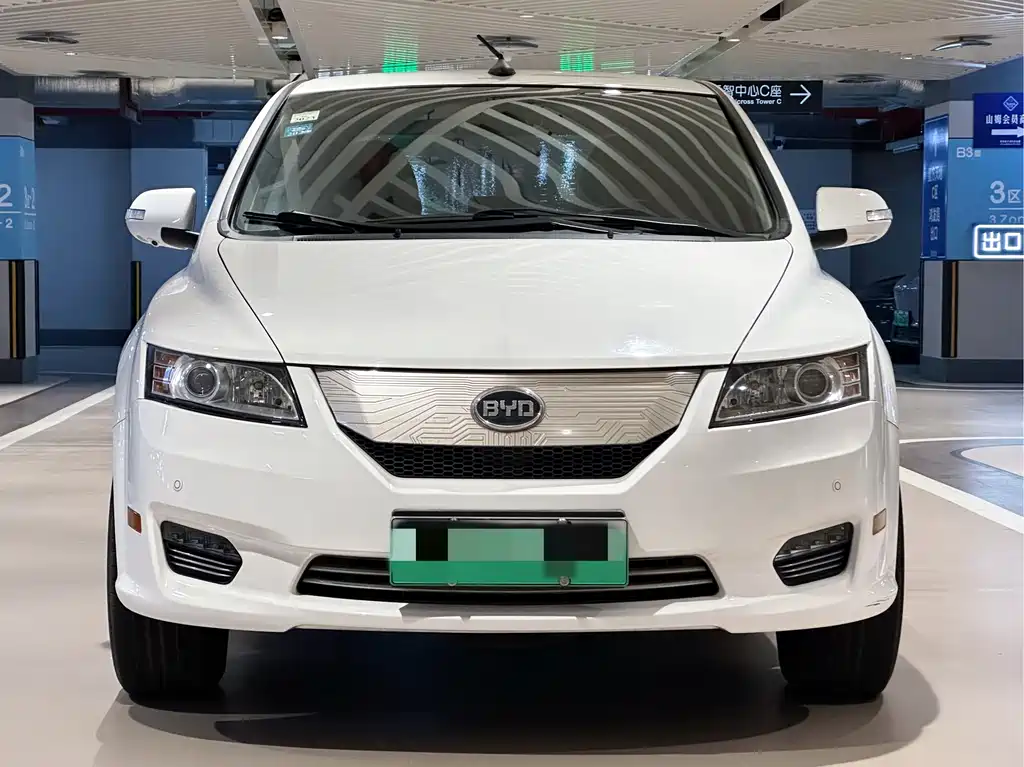 BYD E6