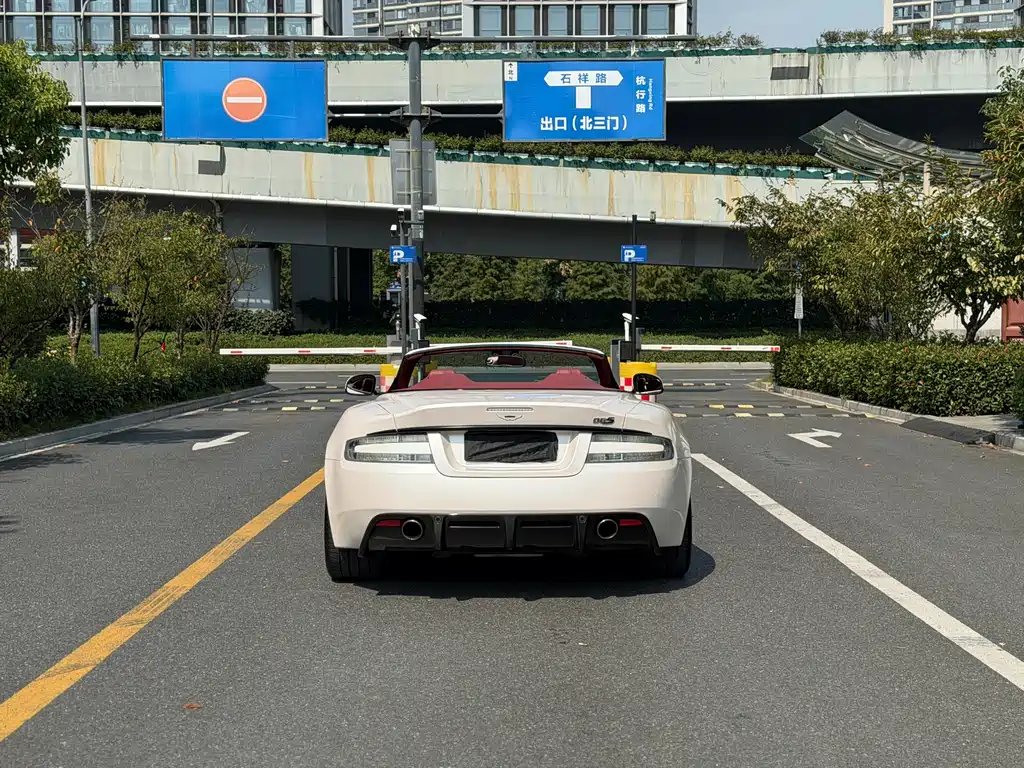 Aston Martin DBS — миниатюра 5
