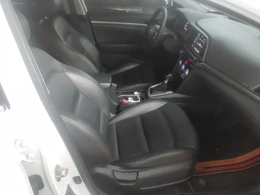 Hyundai Elantra — миниатюра 25