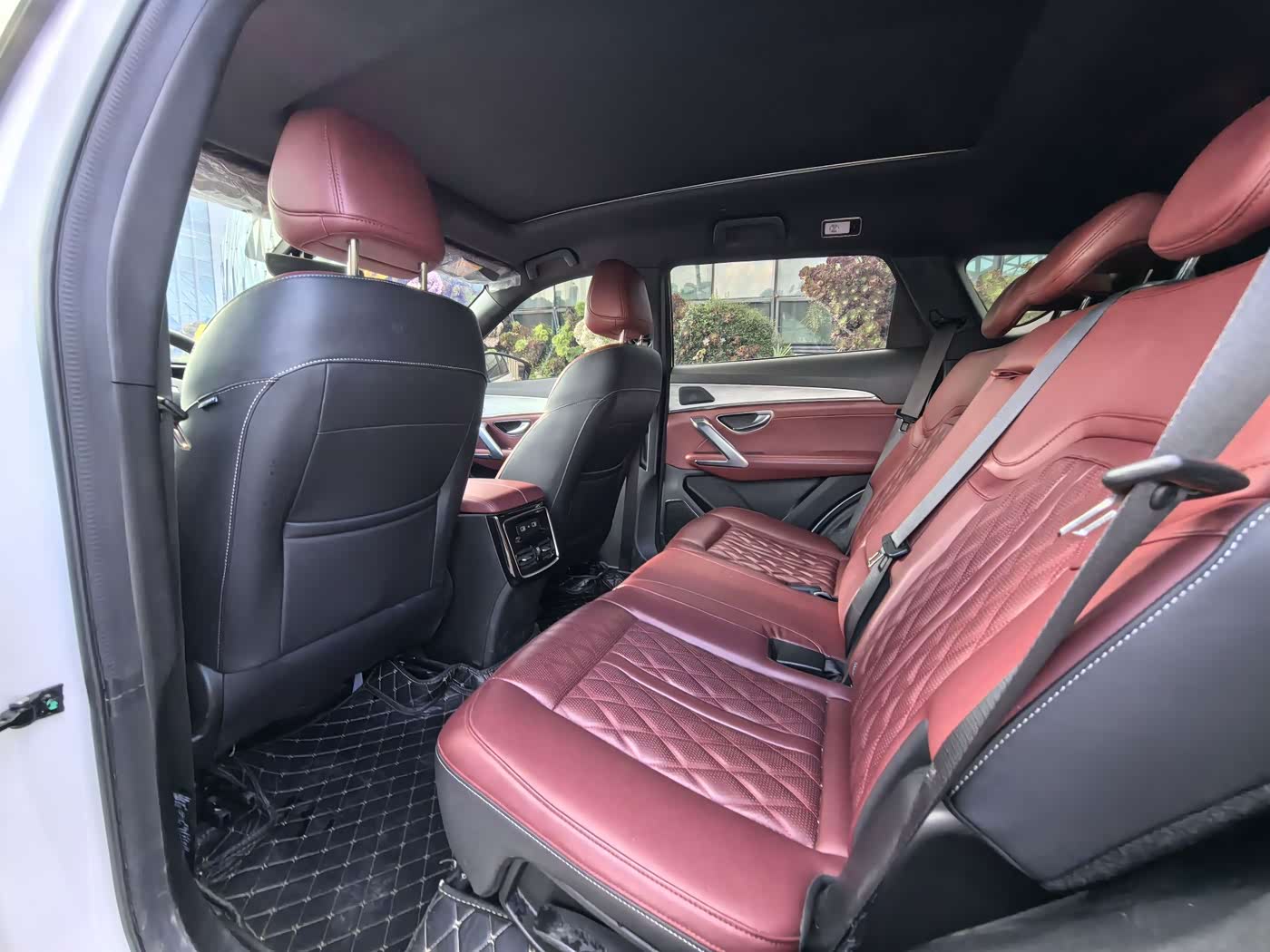 Jetour Jetour X70 PLUS 1.5 л 2023 г. Белый, пробег 48000 км