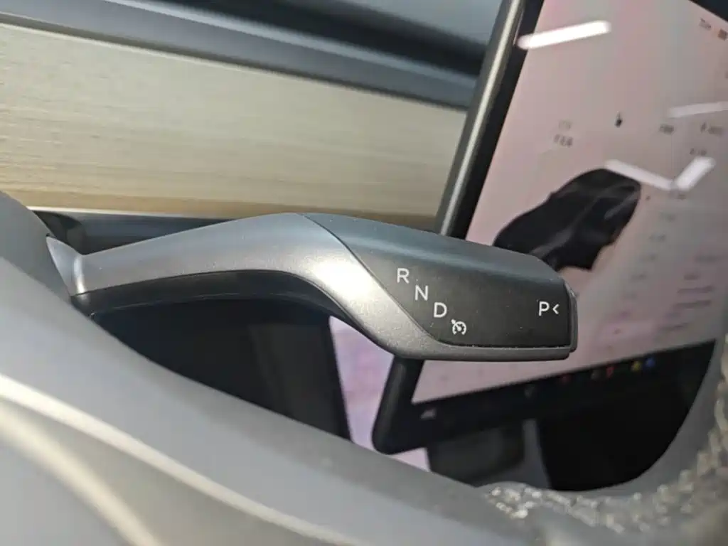 Tesla Model Y — миниатюра 14