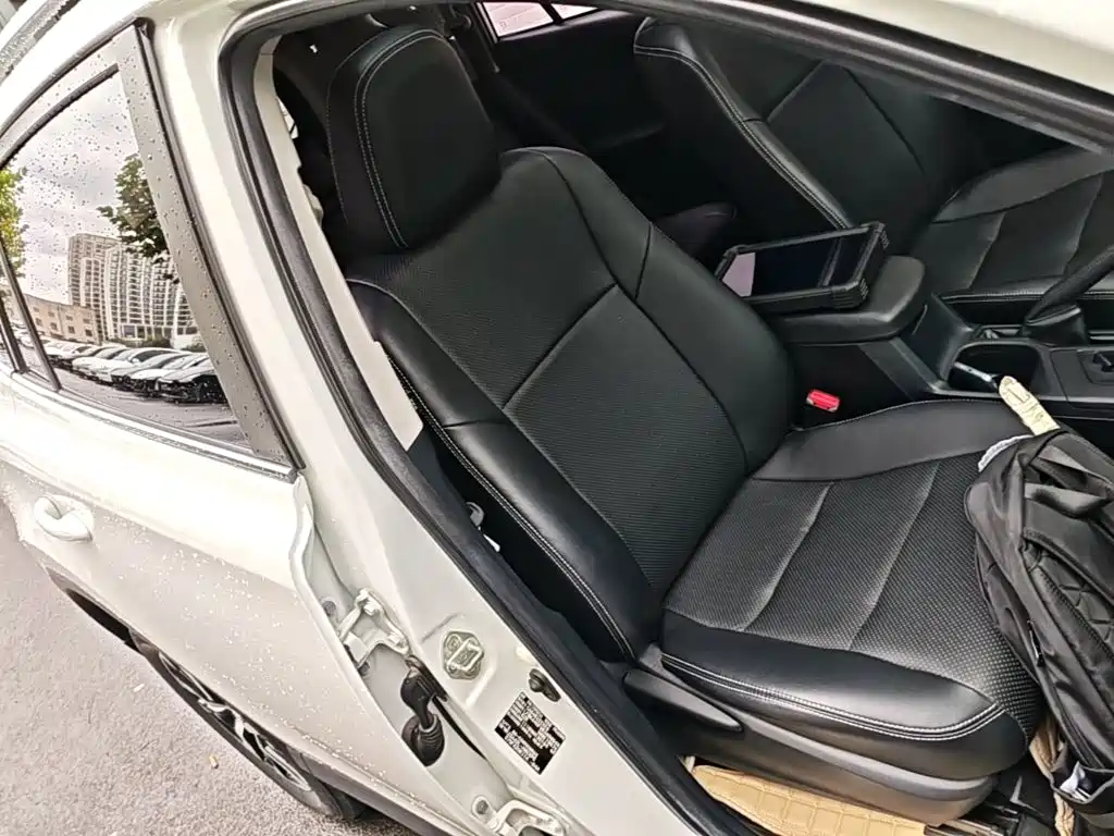 Toyota RAV4 — миниатюра 25