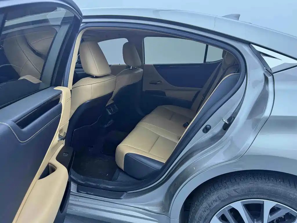 Lexus ES — миниатюра 6