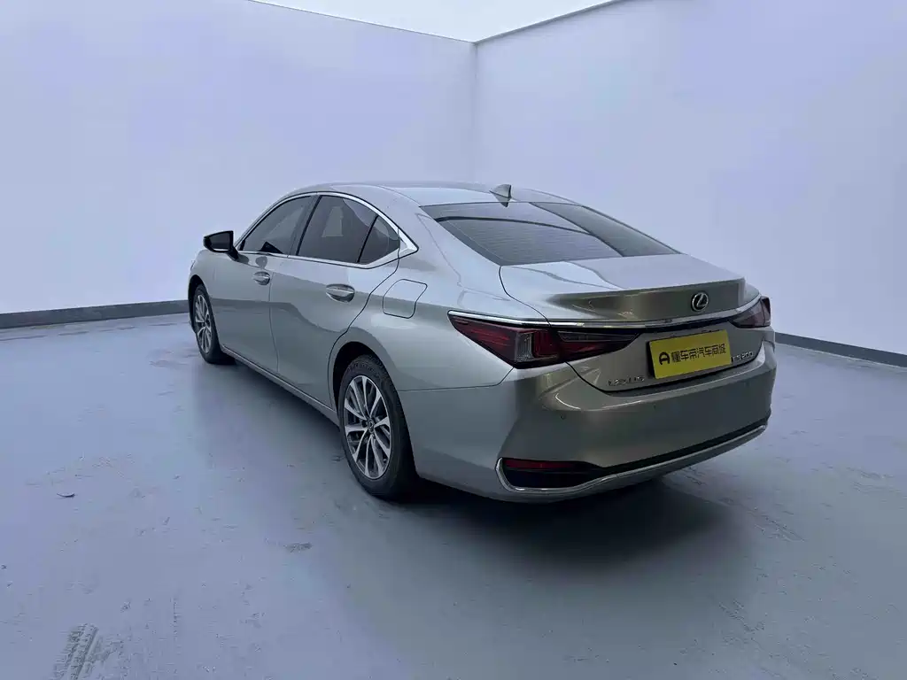 Lexus ES — миниатюра 15