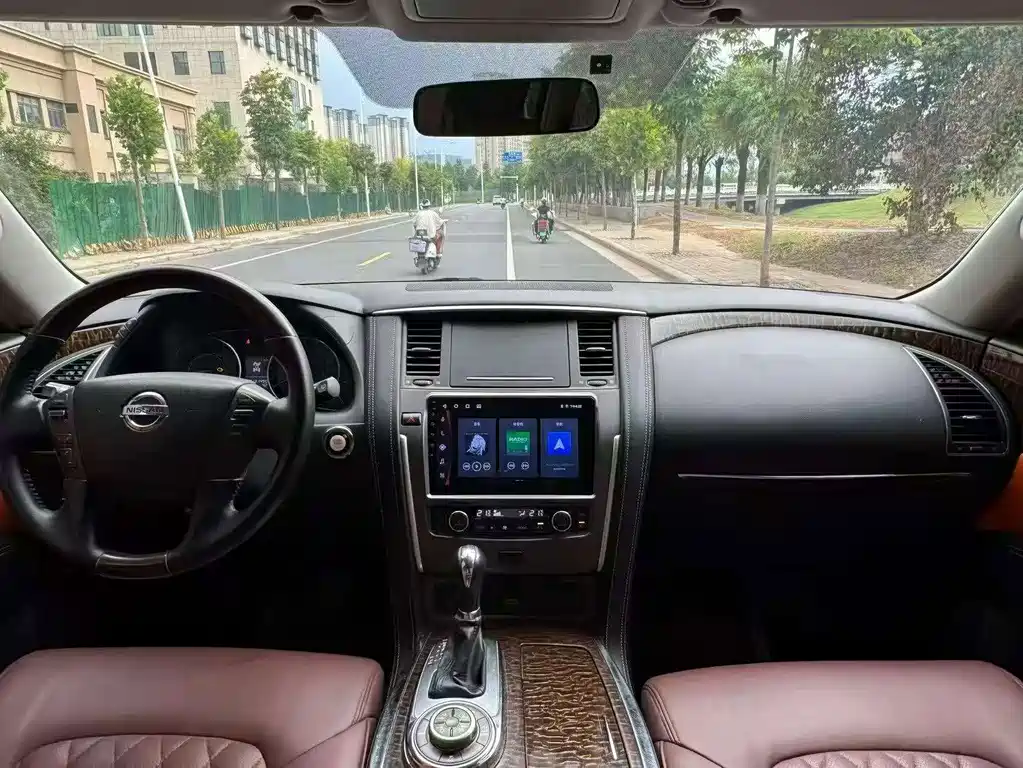 Nissan Patrol — миниатюра 7