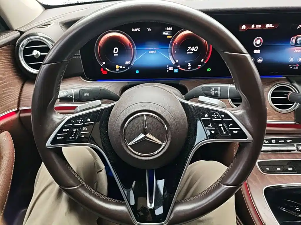 Mercedes-Benz E-Class — миниатюра 11