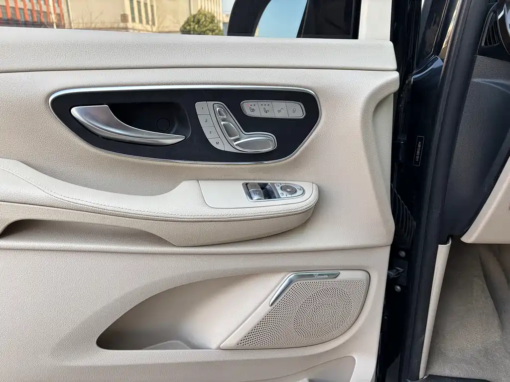 MERCEDES-BENZ V CLASS