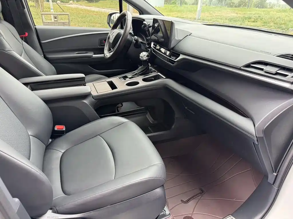 Toyota Granvia — миниатюра 17