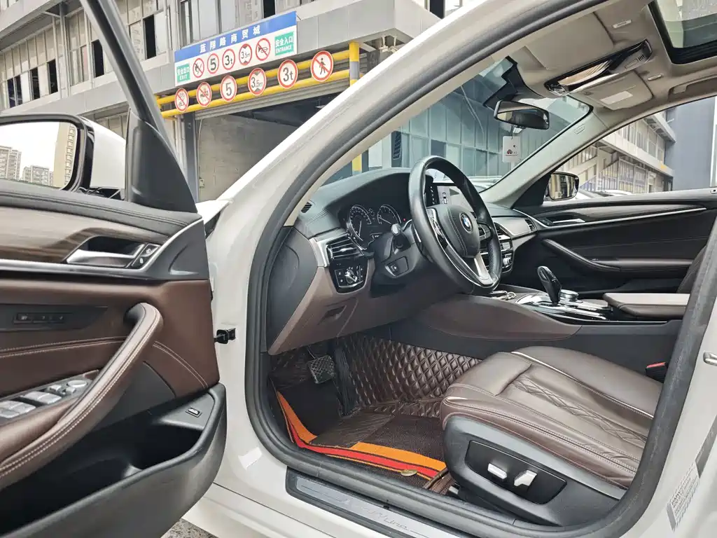 BMW 5 Series — миниатюра 6