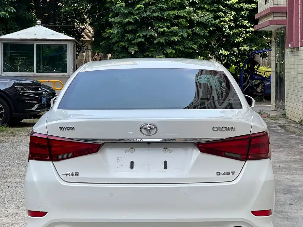 Toyota Crown — миниатюра 8