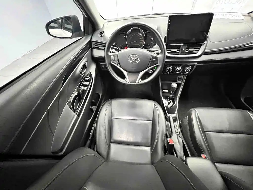Toyota Yaris L — миниатюра 9