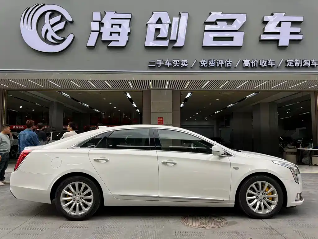 CADILLAC XTS