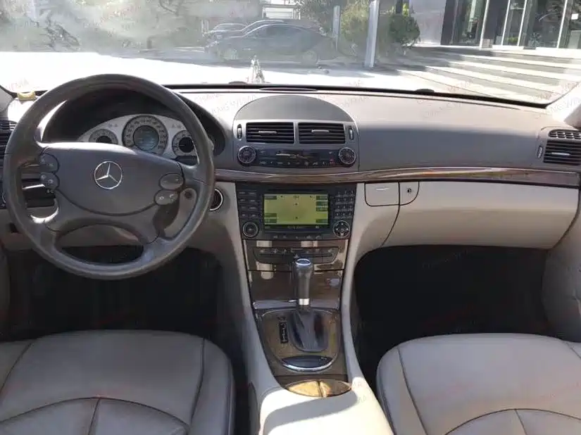 Mercedes-Benz E-Class — миниатюра 7