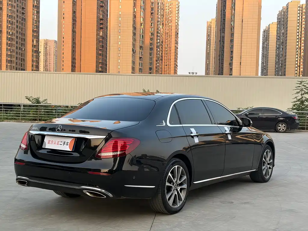 Mercedes-Benz E-Class — миниатюра 6