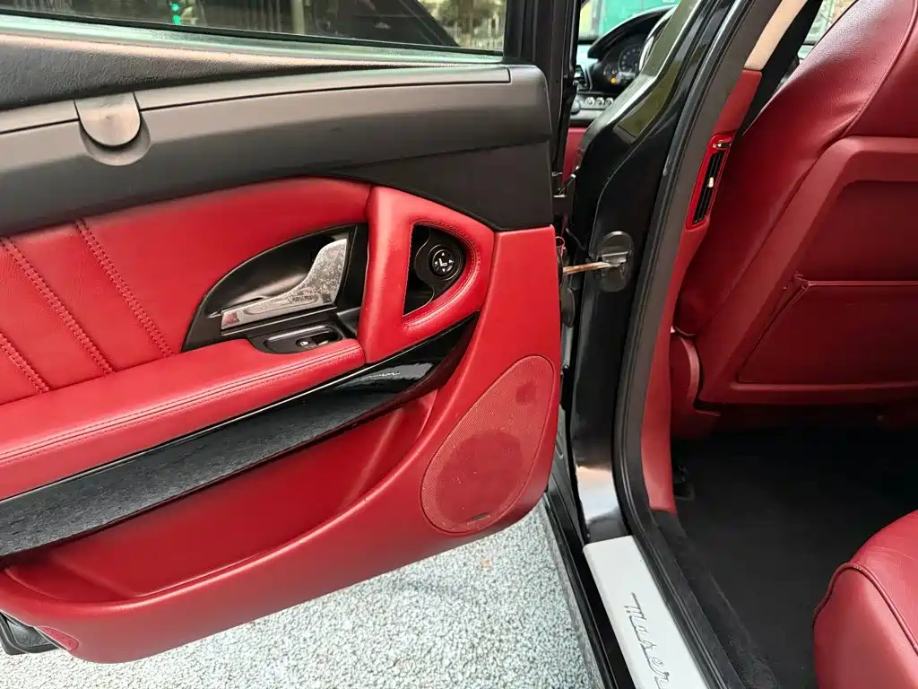 Maserati Quattroporte — миниатюра 16