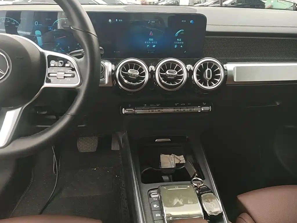 Mercedes-Benz GLB — миниатюра 13