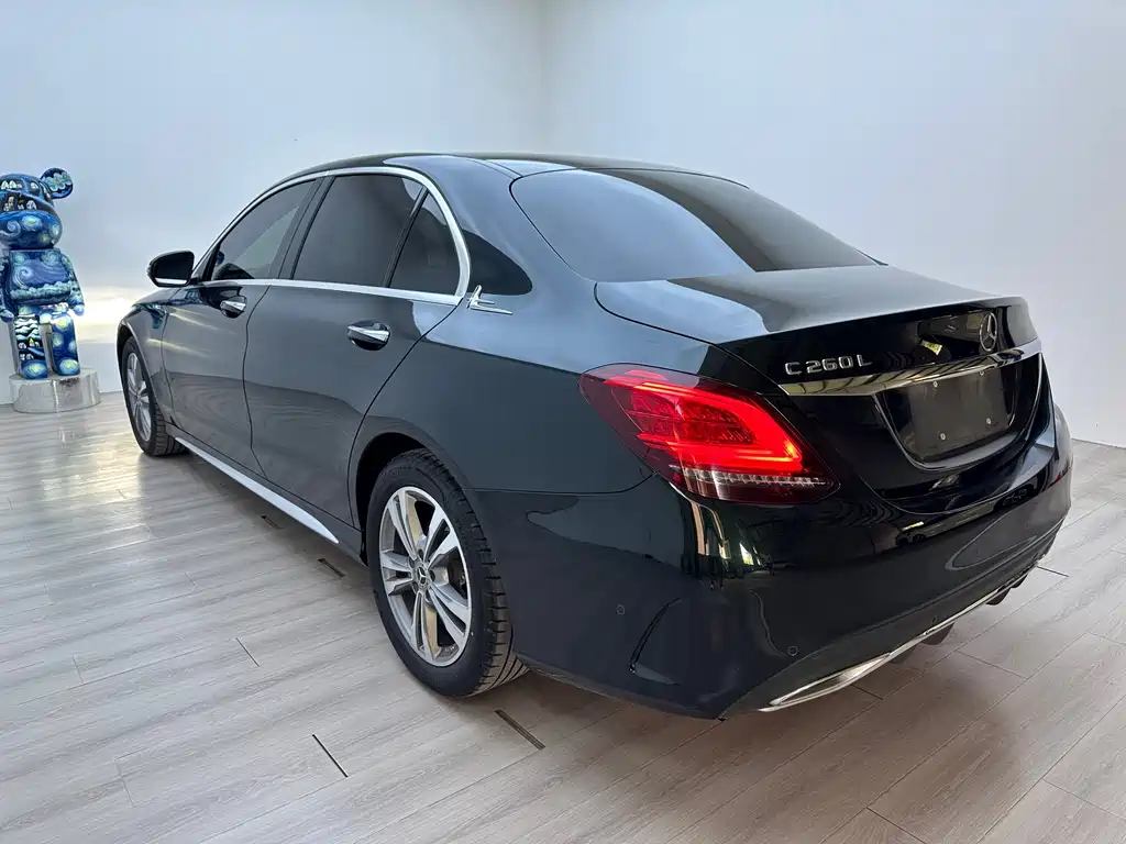 Mercedes-Benz C-Class — миниатюра 6