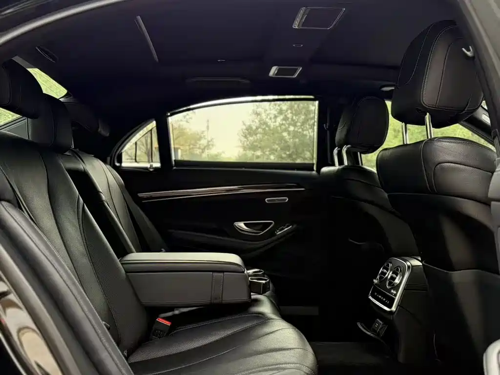 Mercedes-Benz S-Class — миниатюра 12