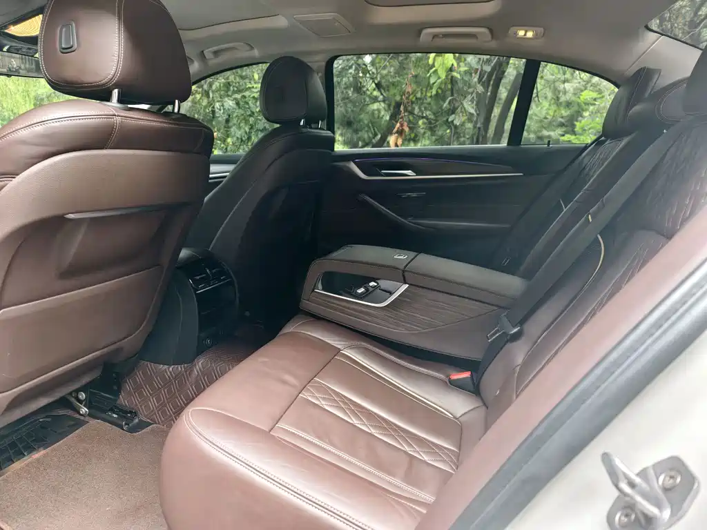 BMW 5 Series — миниатюра 12