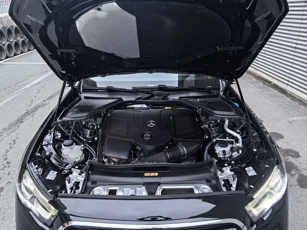 Mercedes-Benz E-Class — миниатюра 13
