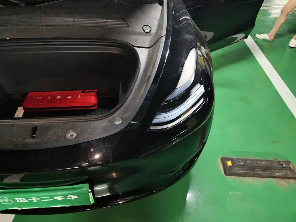 Tesla Model Y — миниатюра 21