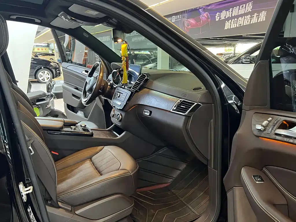 Mercedes-Benz GLE (Import) — миниатюра 10