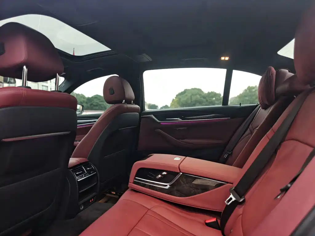 BMW 5 Series — миниатюра 8