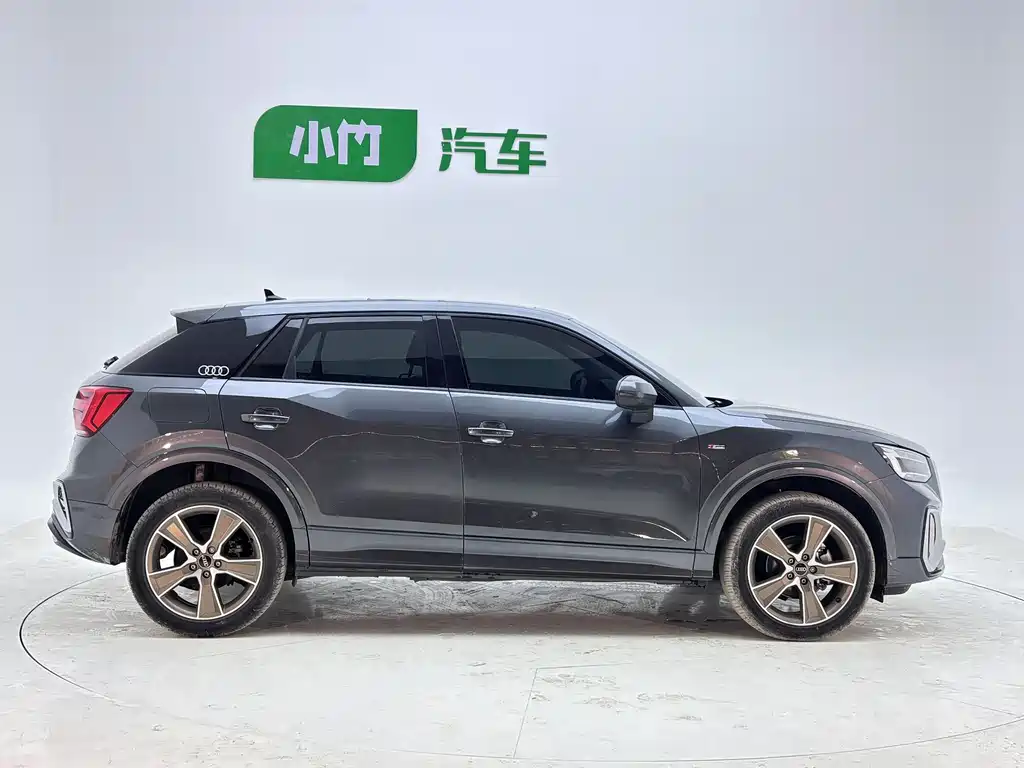 Audi Q2L 2022 35 TFSI Fashion