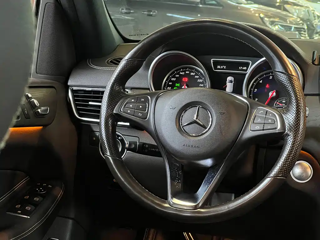 Mercedes-Benz GLE (Import) — миниатюра 17