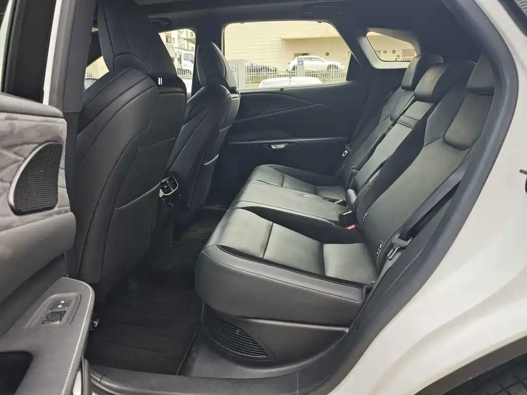 Lexus RX — миниатюра 11