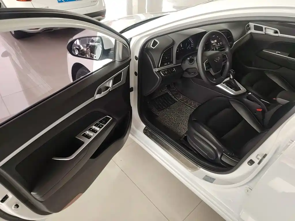 Hyundai Elantra — миниатюра 16