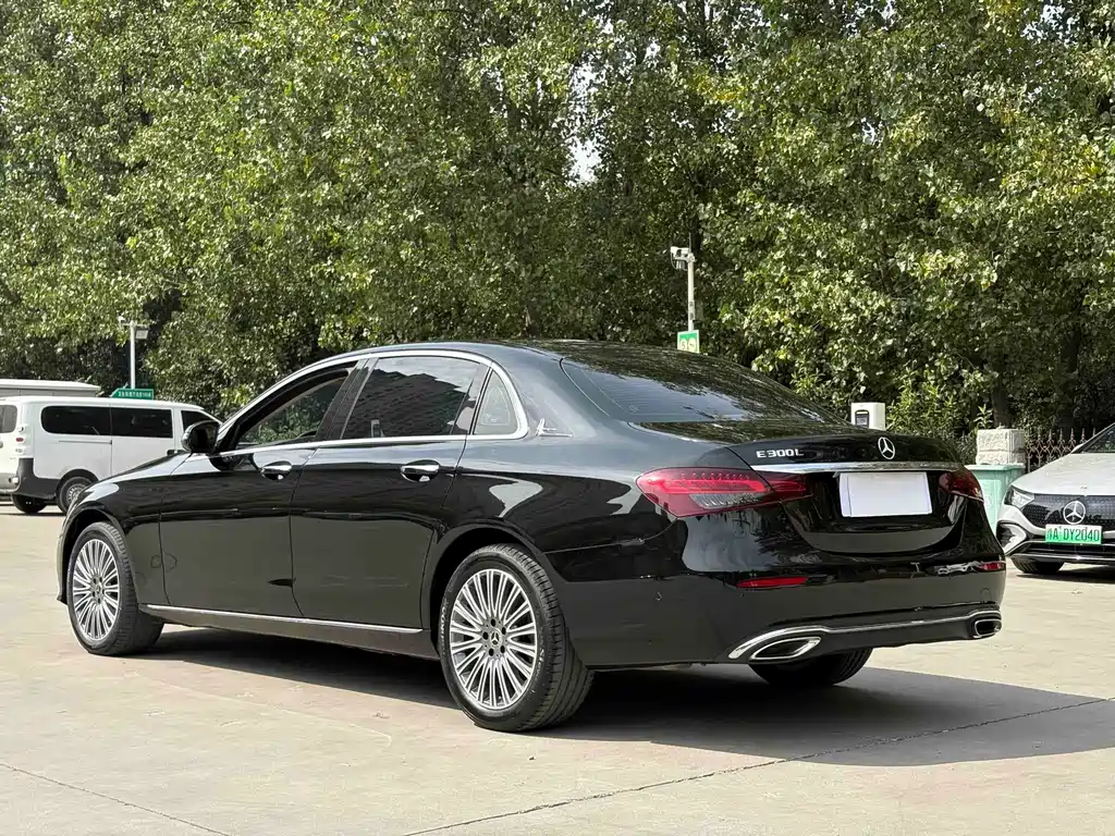 Mercedes-Benz E-Class — миниатюра 4