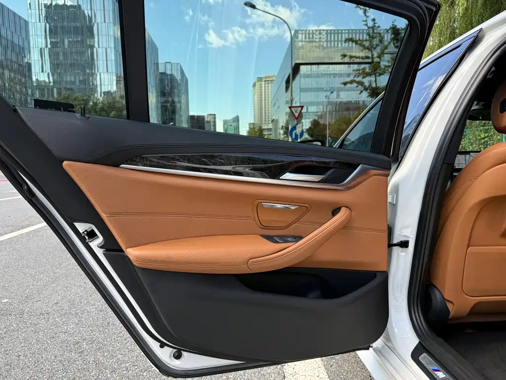 BMW 5 Series — миниатюра 16