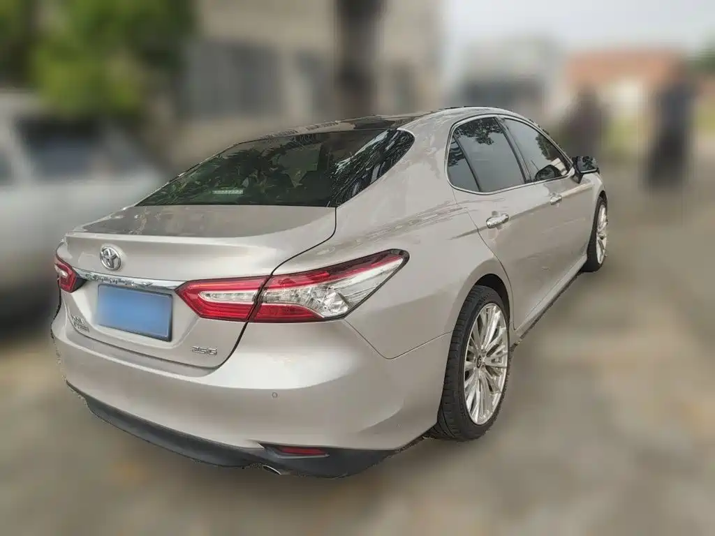 Toyota Camry — миниатюра 4