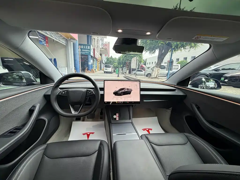 Tesla Model 3 — миниатюра 5