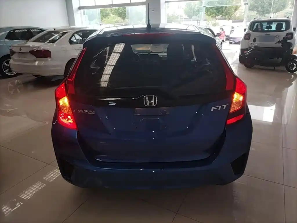 Honda Fit — миниатюра 6