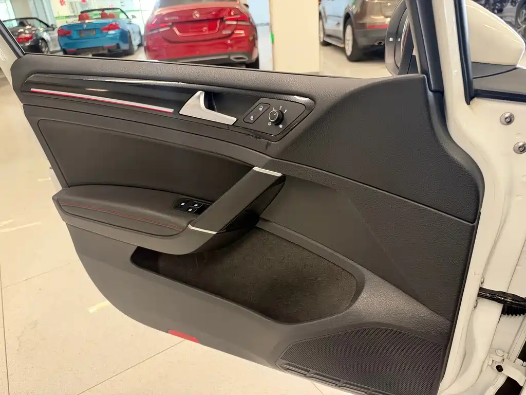 Volkswagen Golf GTI — миниатюра 14