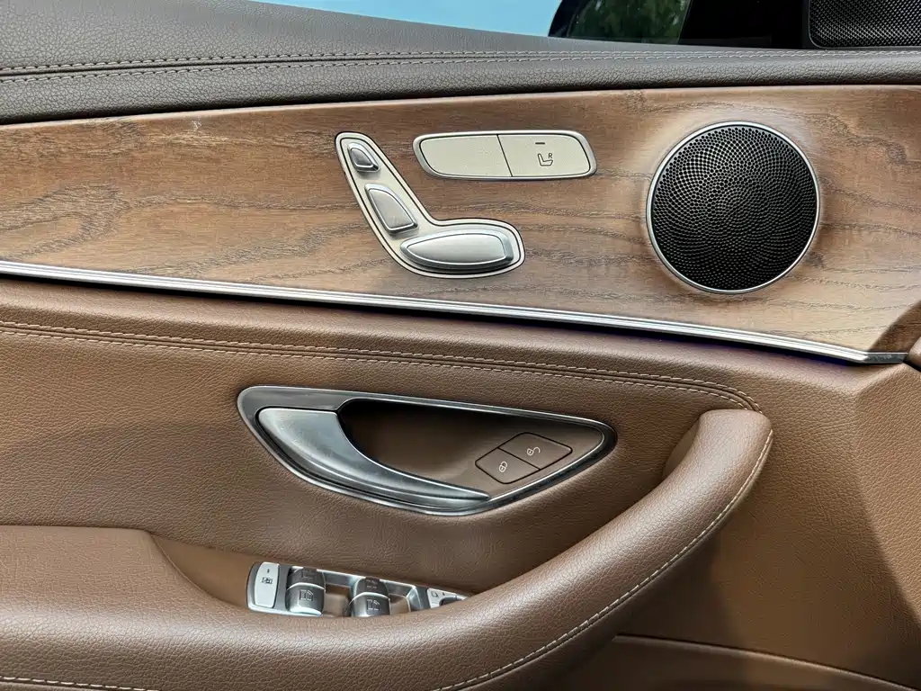 Mercedes-Benz E-Class — миниатюра 4