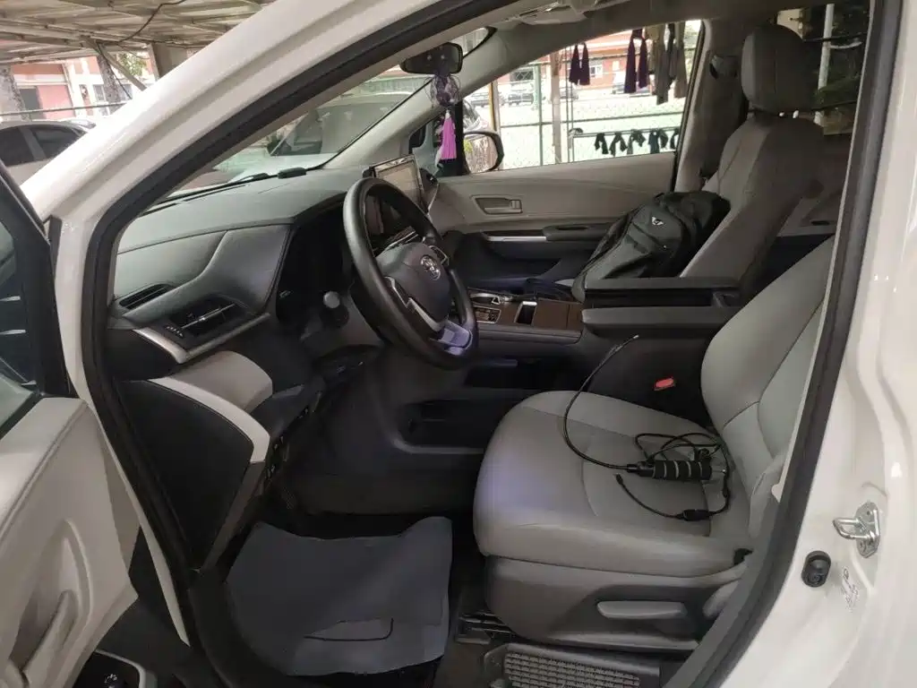 Toyota Granvia — миниатюра 12