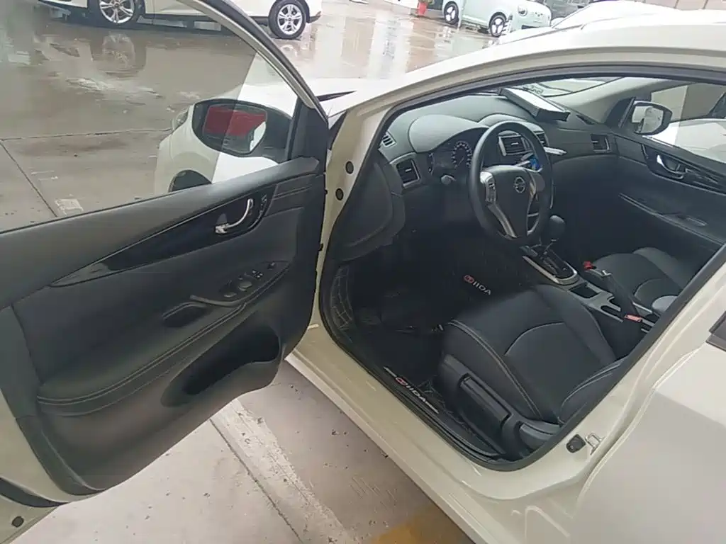 Nissan Tiida — миниатюра 16