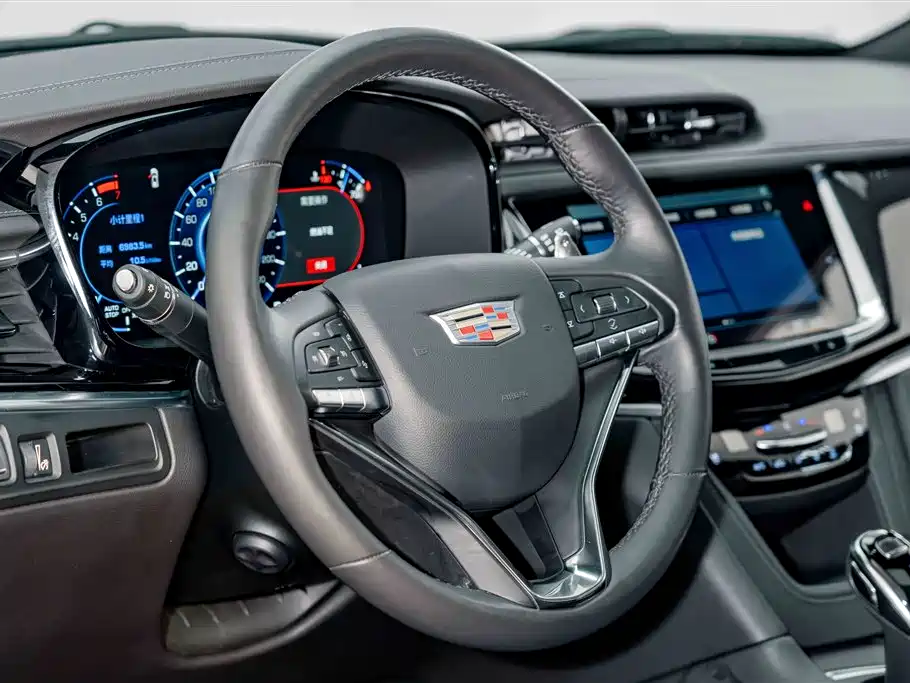 Cadillac XT6 2025 2.0T мест Luxury Executive