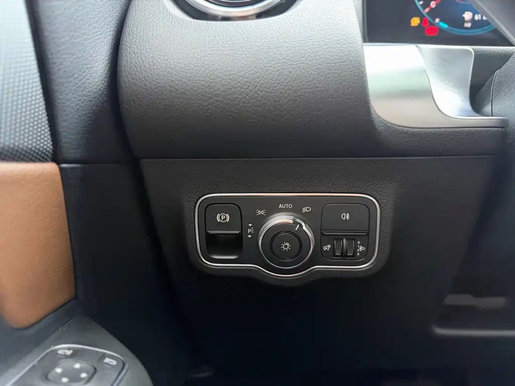 Mercedes-Benz GLB — миниатюра 11