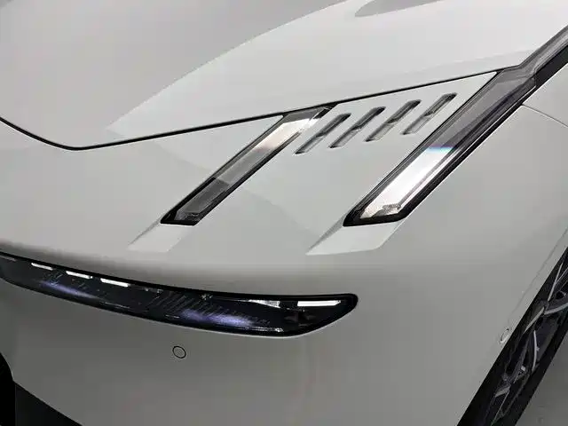 Lynk & Co 10 — миниатюра 7