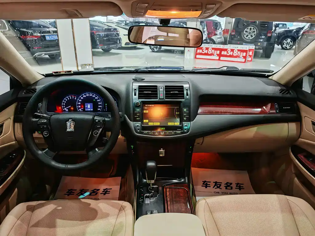 Toyota Crown — миниатюра 9