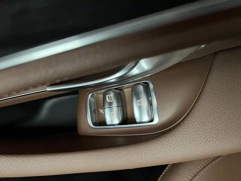 Mercedes-Benz E-Class — миниатюра 19